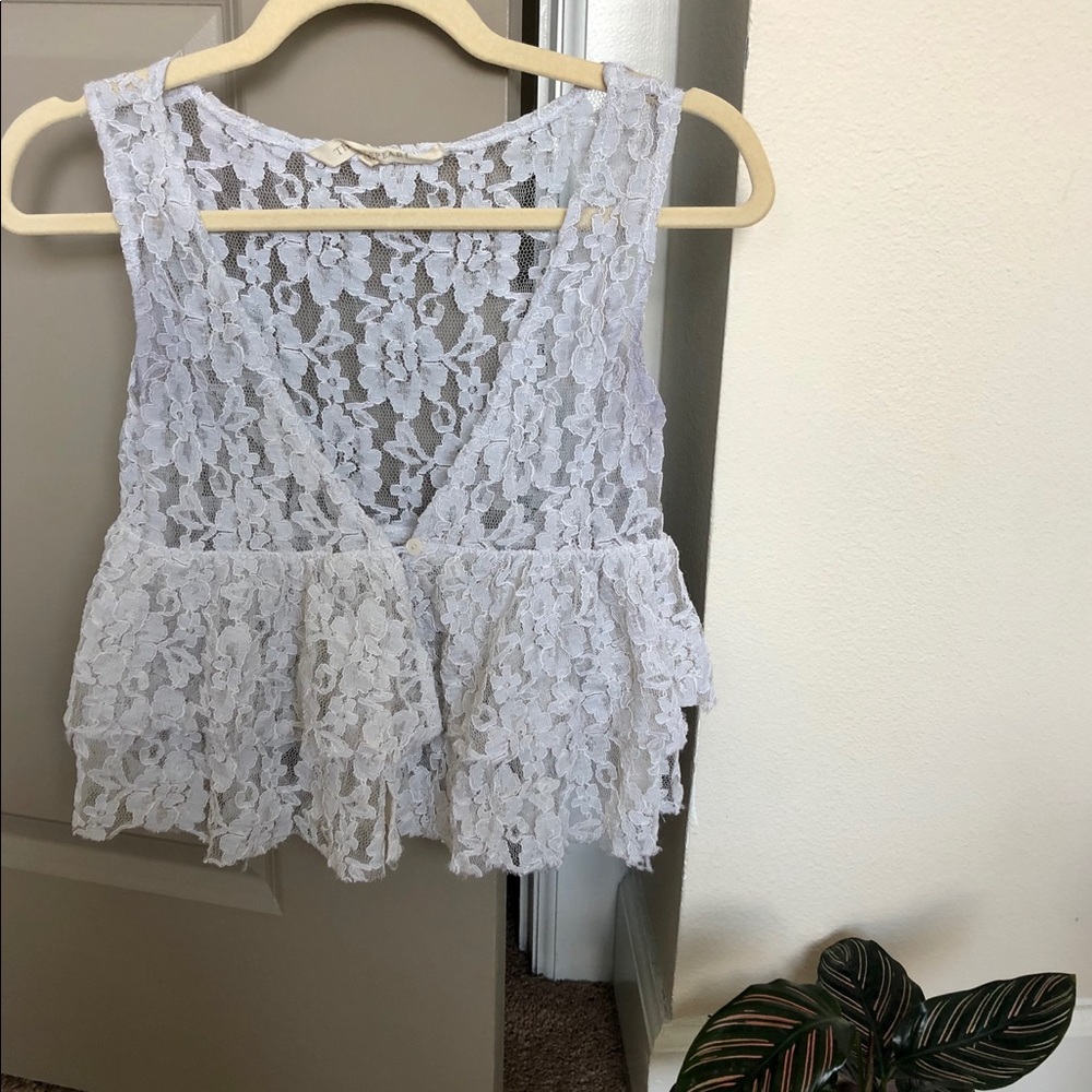 🍦 Free People cropped lace vest 🍦